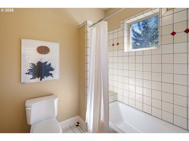 3831 WOODSON Ct, Eugene, OR 97405