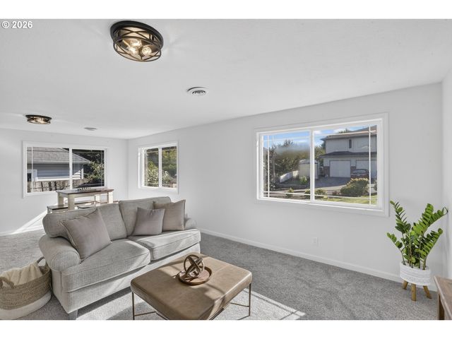 32859 Nw OVERLOOK St, Scappoose, OR 97056
