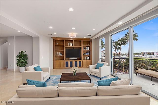 9101 Alta Drive 16, Las Vegas, NV 89145