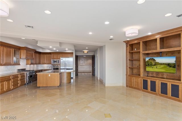 9101 Alta Drive 16, Las Vegas, NV 89145