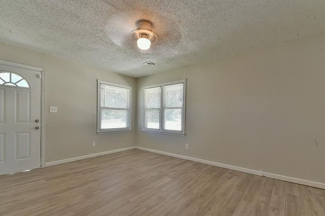 501 E Showalter Drive, Midwest City, OK 73110