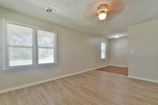 501 E Showalter Drive, Midwest City, OK 73110