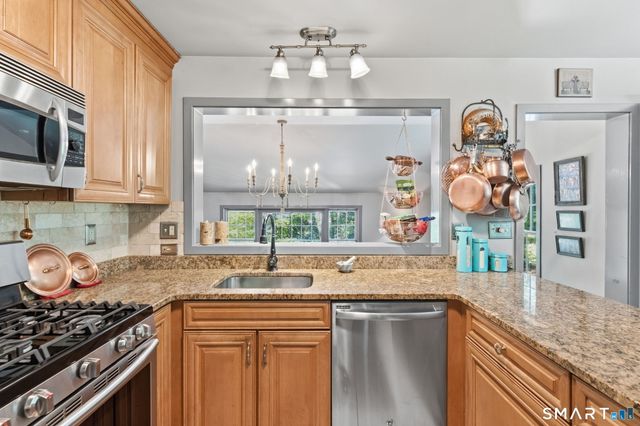 136 Heritage Drive, Glastonbury, CT 06033