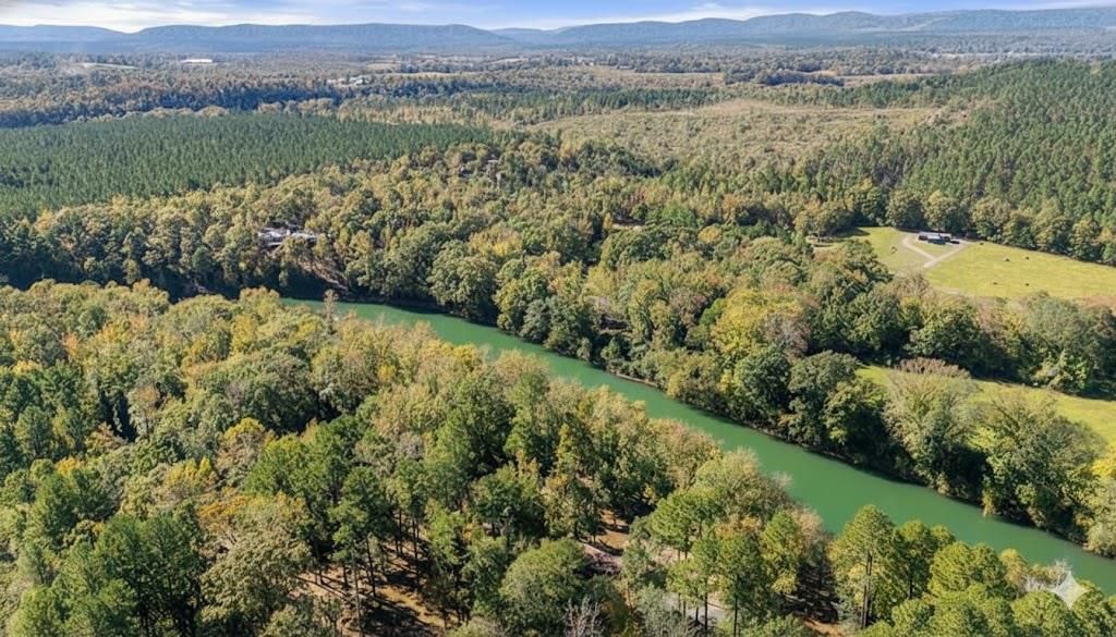 Image 2 of property listing at 871 Riverview Road, Smithville, OK 74957