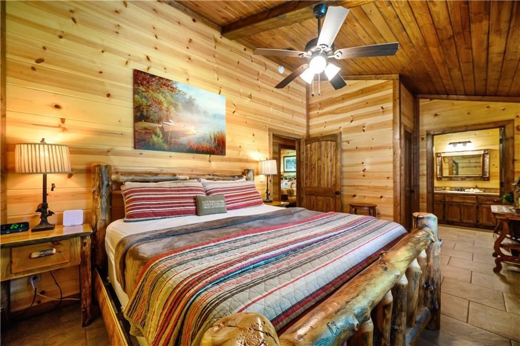 Image 13 of property listing at 871 Riverview Road, Smithville, OK 74957