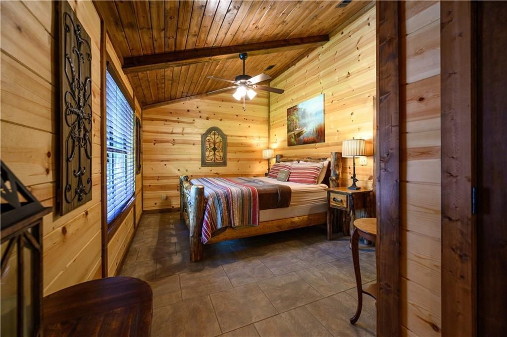 Image 14 of property listing at 871 Riverview Road, Smithville, OK 74957