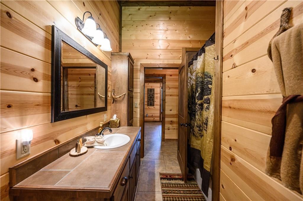 Image 16 of property listing at 871 Riverview Road, Smithville, OK 74957