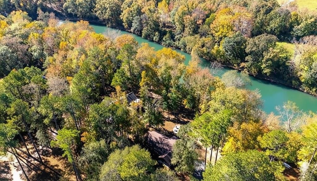 Image 3 of property listing at 871 Riverview Road, Smithville, OK 74957