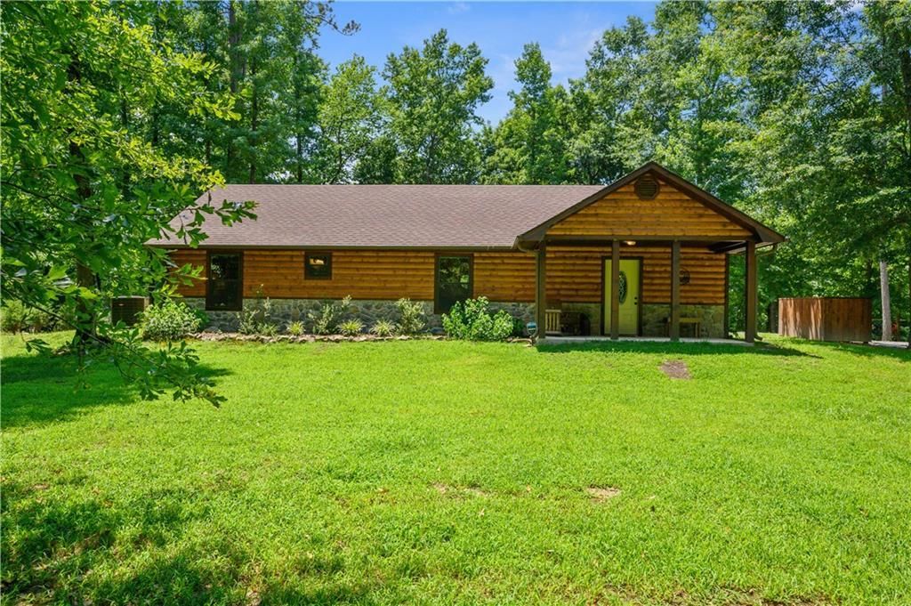 Image 7 of property listing at 871 Riverview Road, Smithville, OK 74957