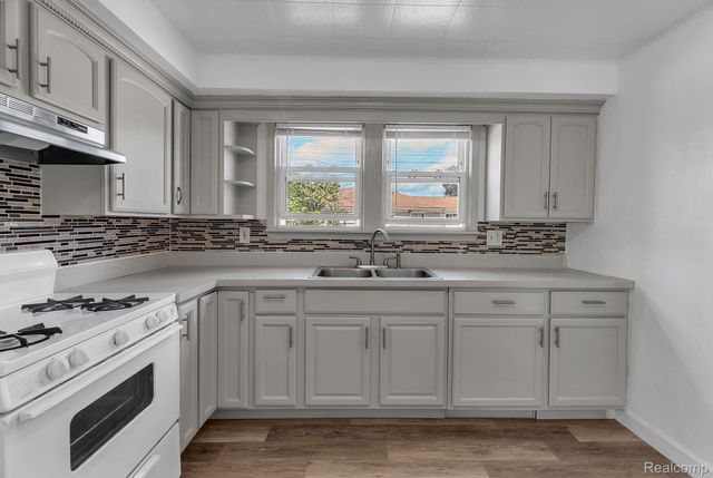 4401 Katherine Street, Dearborn Heights, MI 48125