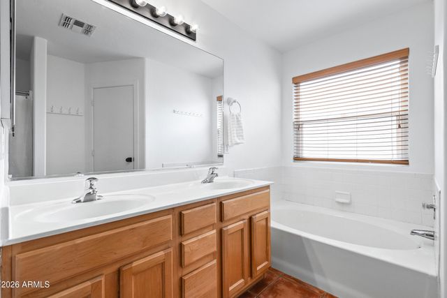 2063 E RANCH Court, Gilbert, AZ 85296
