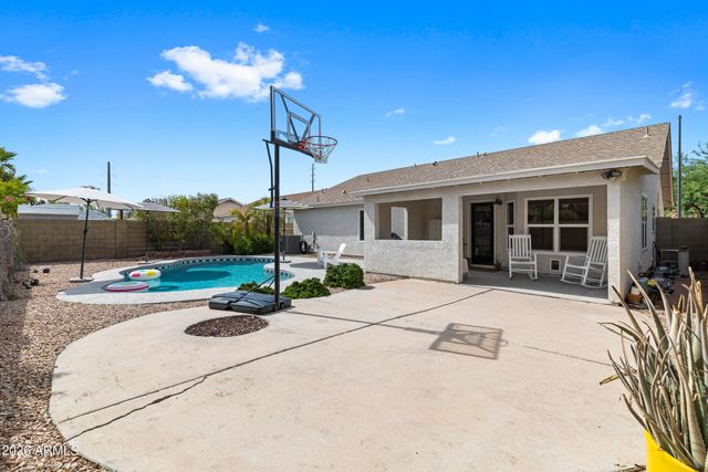 2063 E RANCH Court, Gilbert, AZ 85296