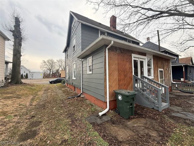 2329 Winfield Way NE, Canton, OH 44705