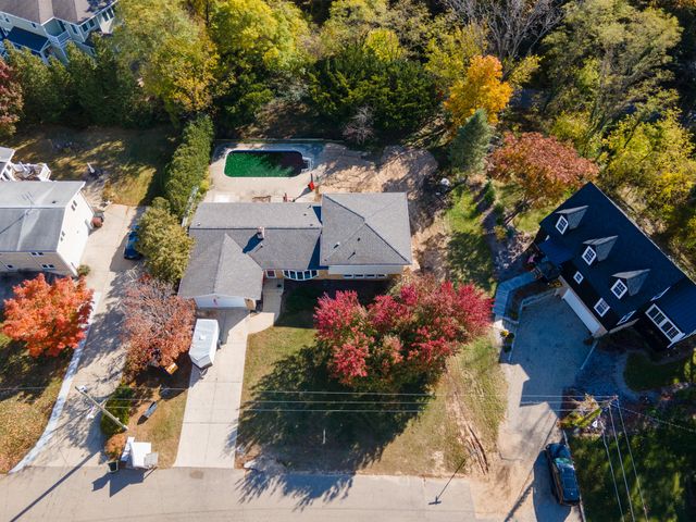 48102 W Mckean Drive, New Buffalo, MI 49117