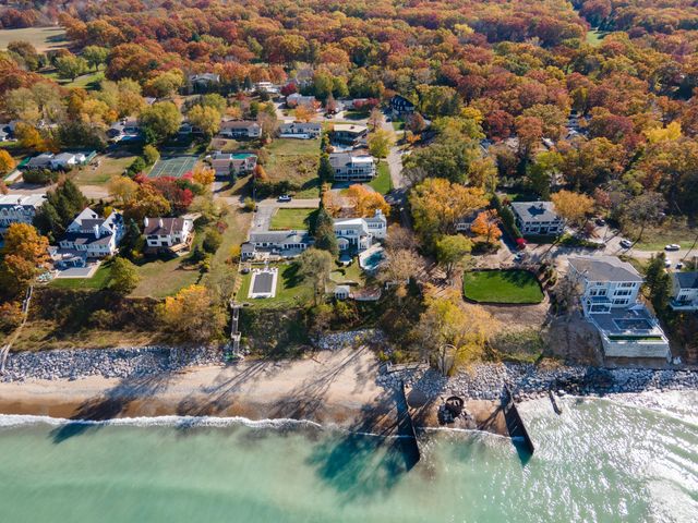 48102 W Mckean Drive, New Buffalo, MI 49117