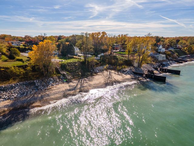 48102 W Mckean Drive, New Buffalo, MI 49117