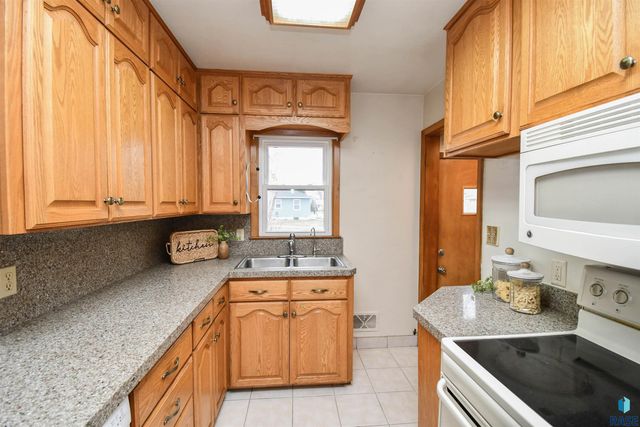 2200 W 28th St Street, Sioux Falls, SD 57105