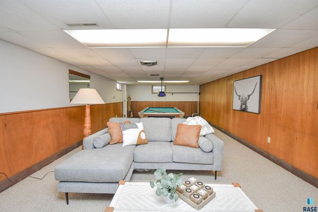 2200 W 28th St Street, Sioux Falls, SD 57105