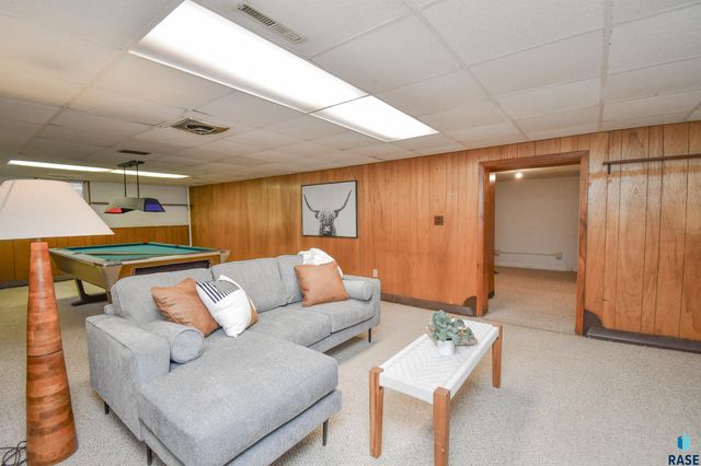 2200 W 28th St Street, Sioux Falls, SD 57105