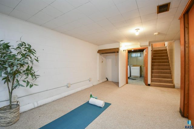 2200 W 28th St Street, Sioux Falls, SD 57105