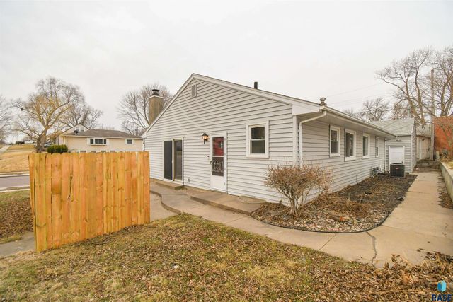 2200 W 28th St Street, Sioux Falls, SD 57105