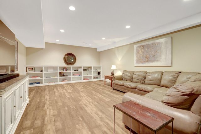 1506 PATHFINDER LN, Mclean, VA 22101