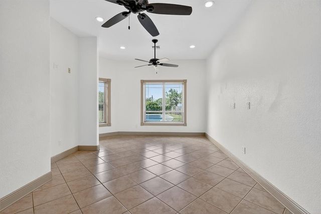 5593 WESTLAKE Dr, Sandia, TX 78383