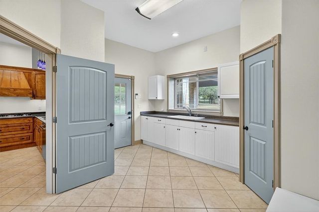 5593 WESTLAKE Dr, Sandia, TX 78383