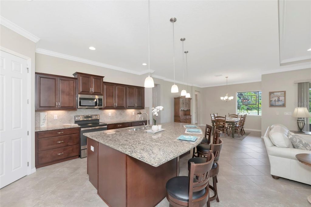 Image 14 of property listing at 16607 2ND AVENUE E, Bradenton, FL 34212