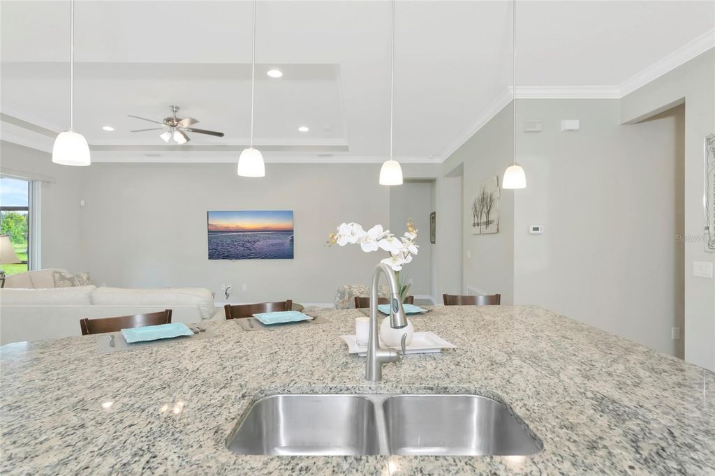 Image 15 of property listing at 16607 2ND AVENUE E, Bradenton, FL 34212