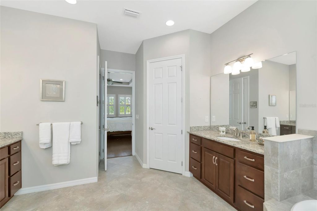 Image 16 of property listing at 16607 2ND AVENUE E, Bradenton, FL 34212