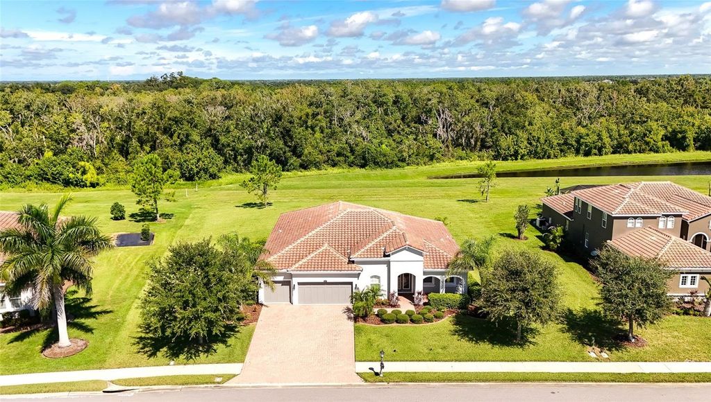 Image 3 of property listing at 16607 2ND AVENUE E, Bradenton, FL 34212