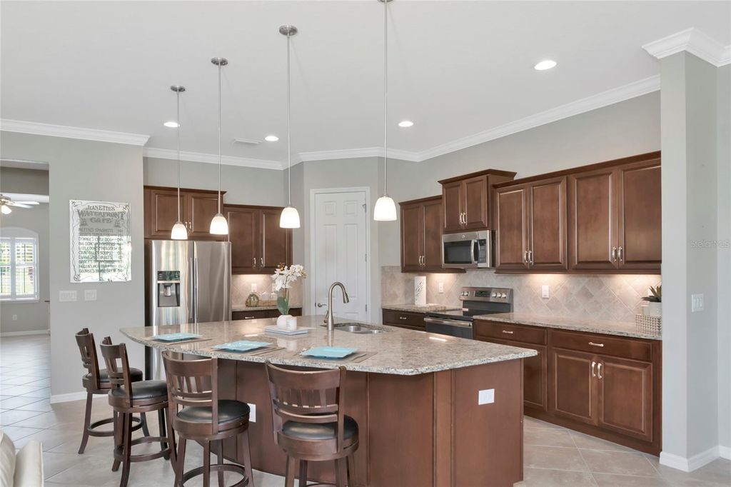 Image 34 of property listing at 16607 2ND AVENUE E, Bradenton, FL 34212