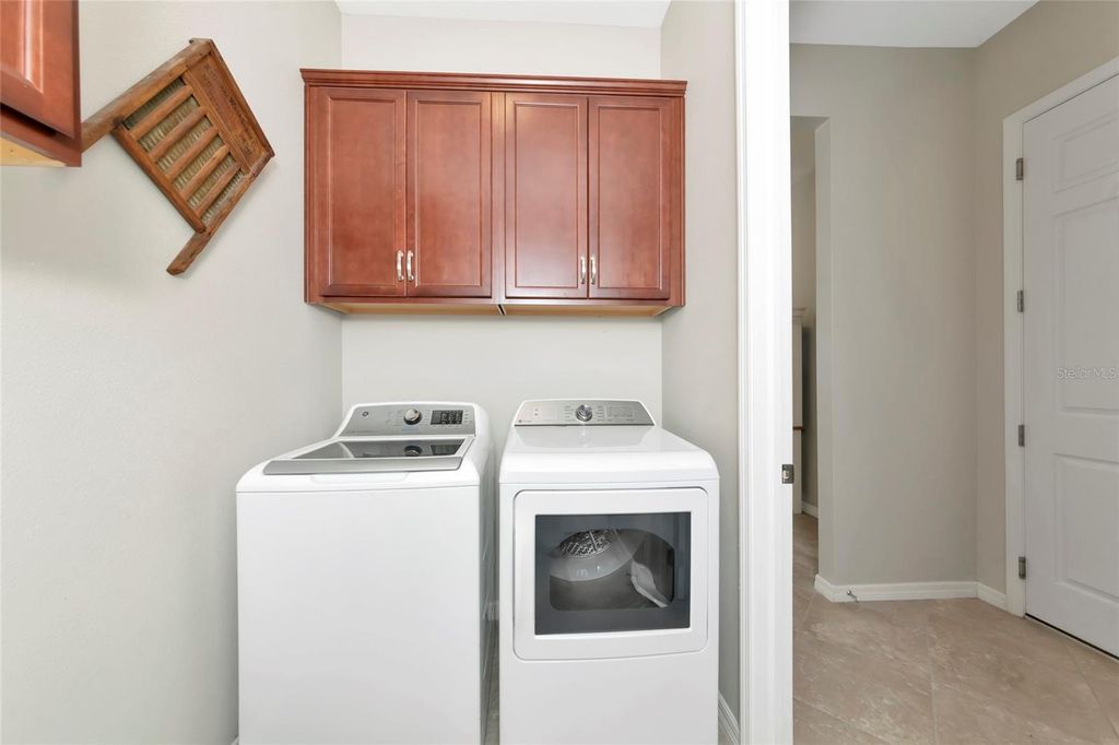 Image 36 of property listing at 16607 2ND AVENUE E, Bradenton, FL 34212