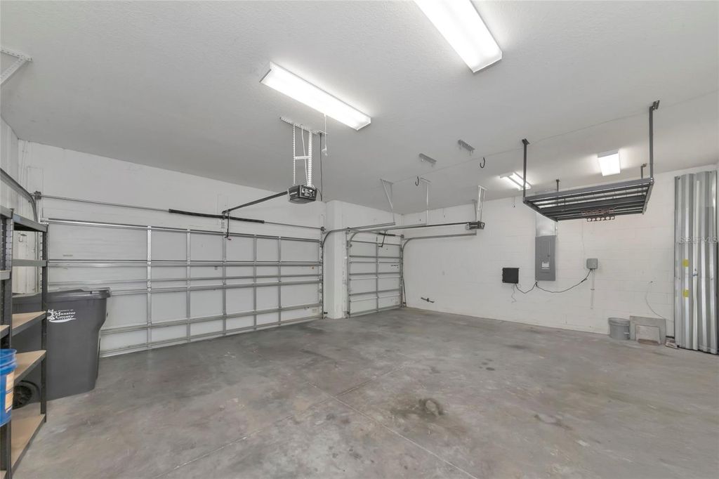 Image 40 of property listing at 16607 2ND AVENUE E, Bradenton, FL 34212