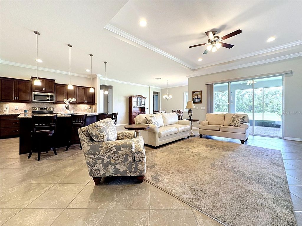 Image 5 of property listing at 16607 2ND AVENUE E, Bradenton, FL 34212