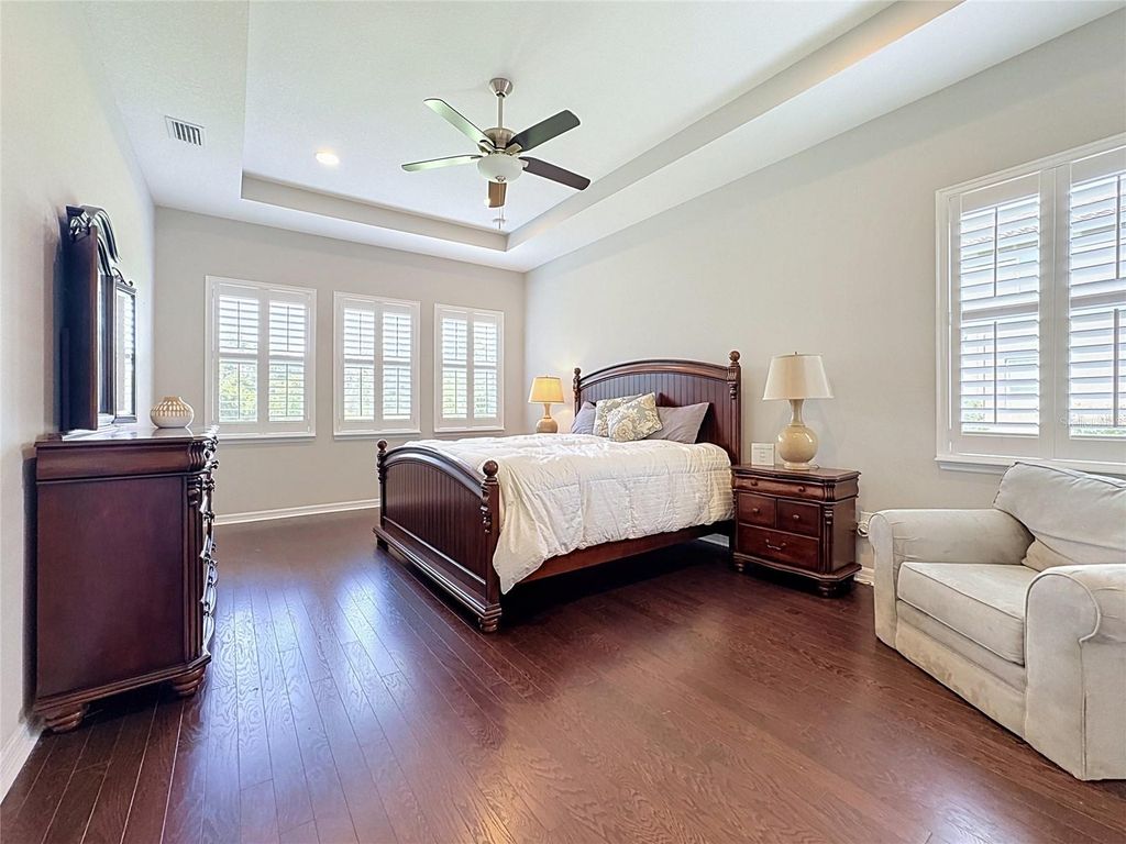 Image 7 of property listing at 16607 2ND AVENUE E, Bradenton, FL 34212
