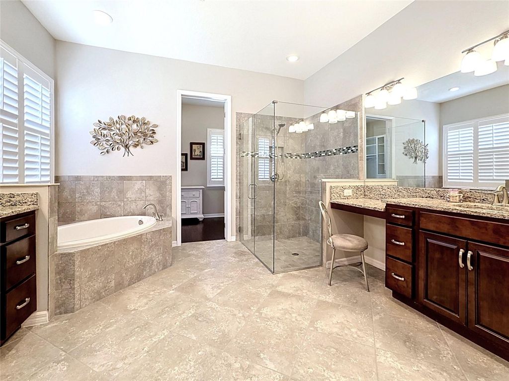 Image 9 of property listing at 16607 2ND AVENUE E, Bradenton, FL 34212
