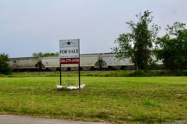 1617 First St., Pleasanton, TX 78064