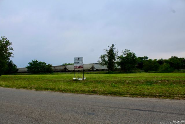 1617 First St., Pleasanton, TX 78064