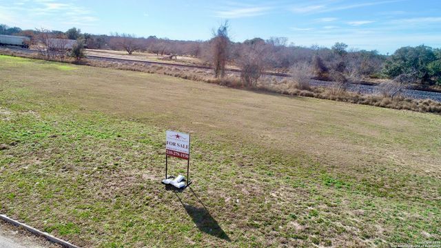 1617 First St., Pleasanton, TX 78064