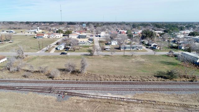 1617 First St., Pleasanton, TX 78064