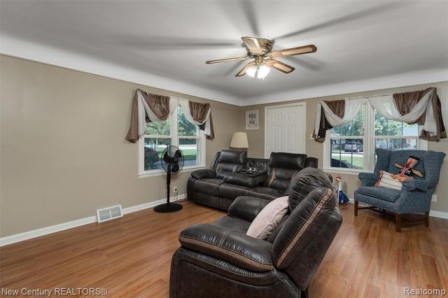5763 Graves Street, Waterford, MI 48327