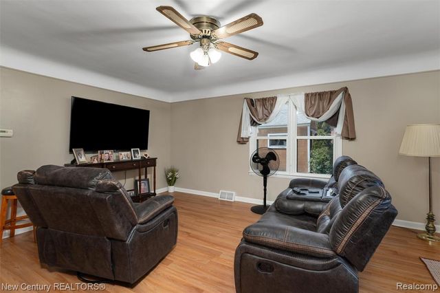 5763 Graves Street, Waterford, MI 48327
