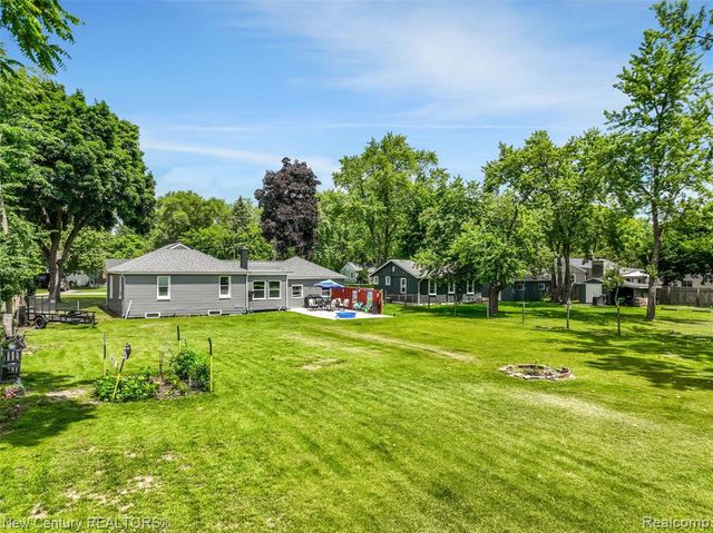 5763 Graves Street, Waterford, MI 48327