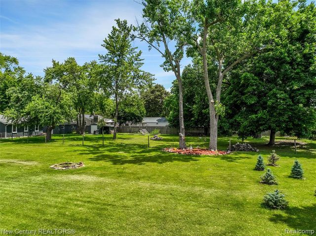 5763 Graves Street, Waterford, MI 48327