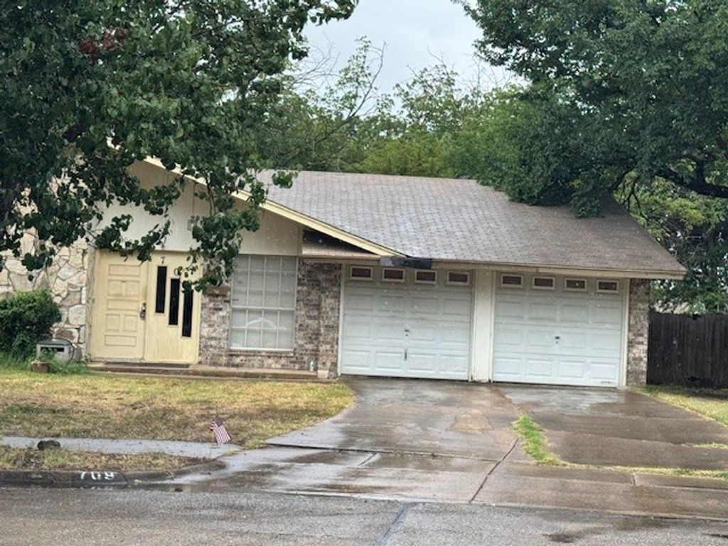 709 Fouts Drive, Irving, TX 75061