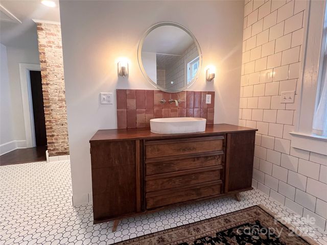 74 Linden Avenue, Asheville, NC 28801