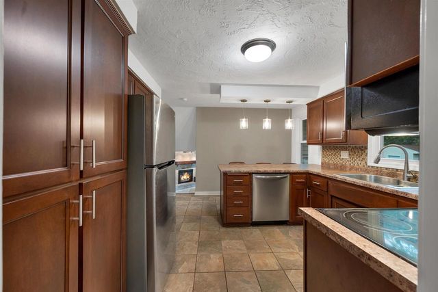 158 WINCHESTER WAY, Green Bay, WI 54302