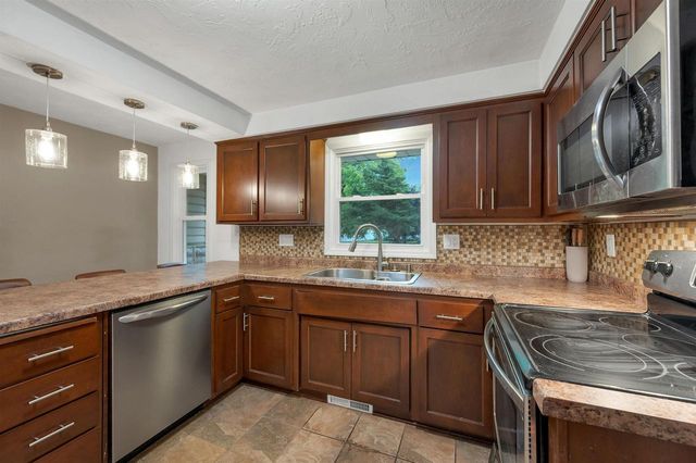 158 WINCHESTER WAY, Green Bay, WI 54302